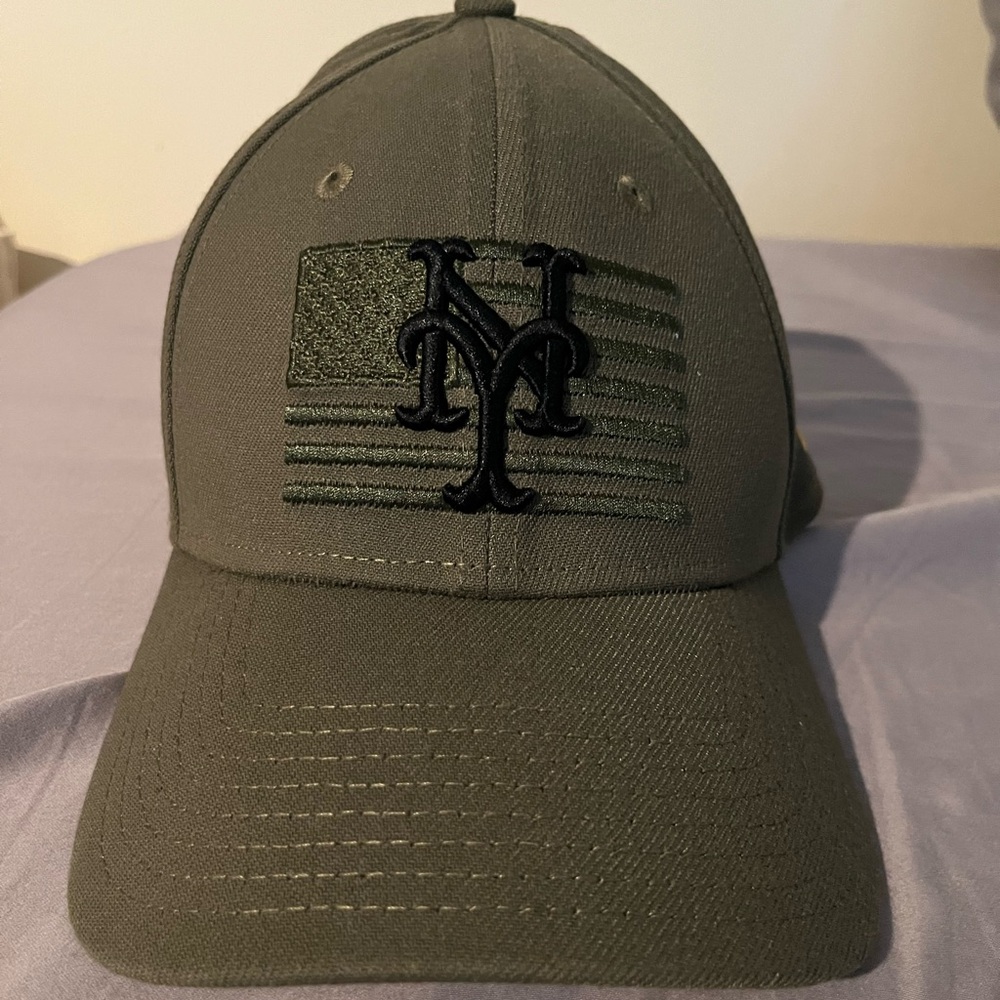 Unisex New Era olive green and black Met’s cap